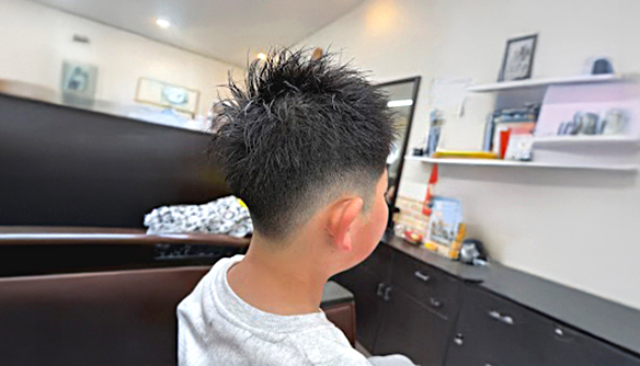 【2025年夏決定版】あま市で選ばれるメンズカットはコレ！爽やかさMAXのフェード×束感スタイル