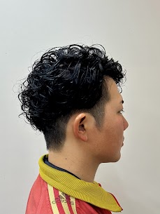 湿気や汗に負けない。夏に選ばれるメンズパーマ